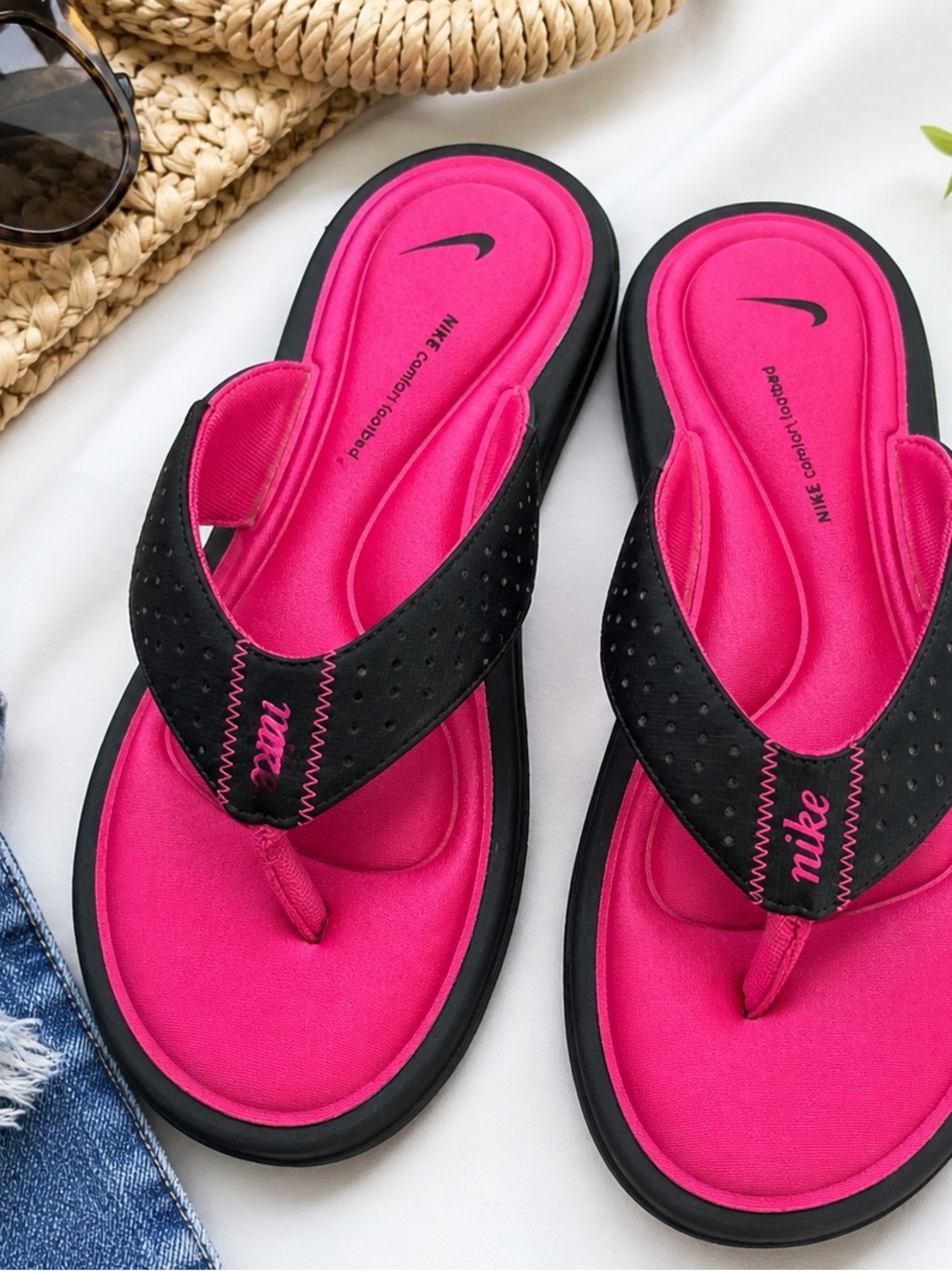 Nike Pink & Black Comfort Flip Flops Sandals Women’s Size 9